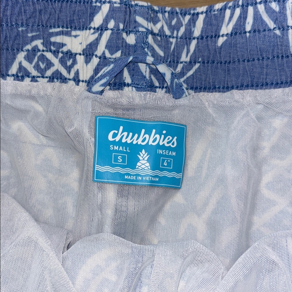 Chubbies Blue and White Pineapple Men's Athletic/swim Shorts small 4” - Picture 3 of 5